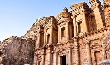 Ürdün'ün Büyüsü: Petra ve Rum Vadisi Keşfi